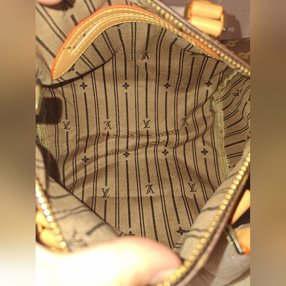 Unlisted -- Mono Satchel - Picture 6 of 8